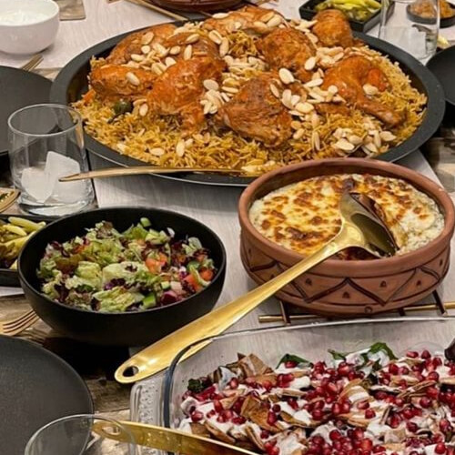 Exceso en navidad, con muchos platos de comida